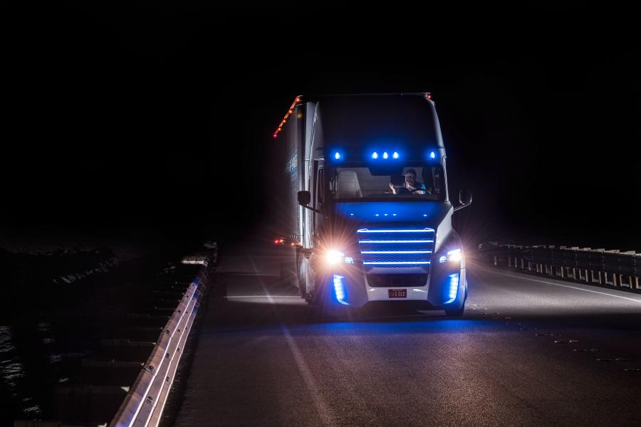  Freightliner Inspiration Truck 2015 года  (фото 9 из 15)